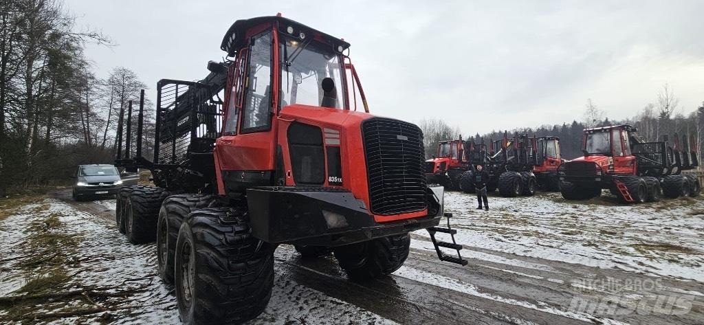 Komatsu 835 Lesné traktory