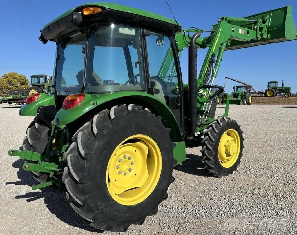 John Deere 5075 E Traktory