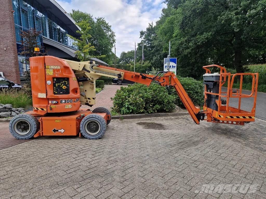 JLG E300AJP Kĺbové plošiny