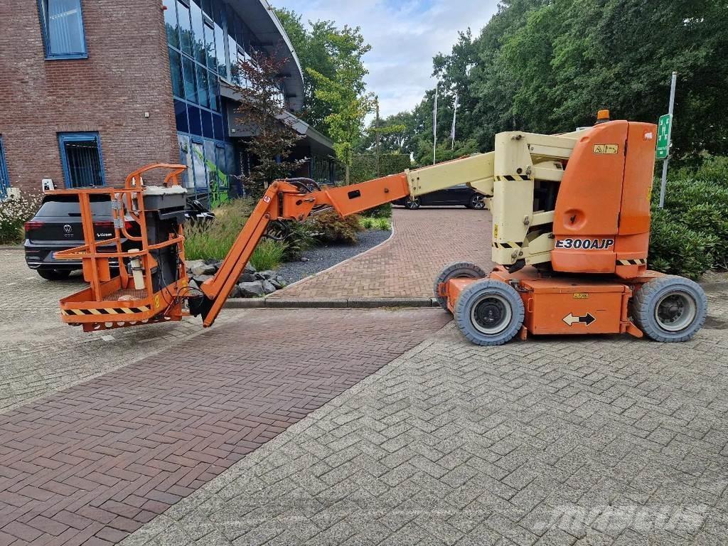 JLG E300AJP Kĺbové plošiny