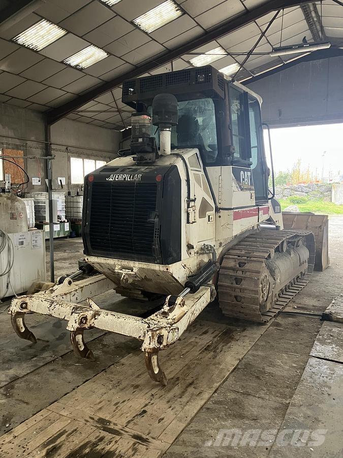 CAT 963D Pásové nakladače