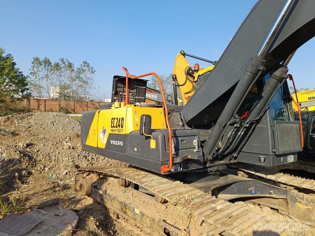 Volvo EC 240 Pásové rýpadlá
