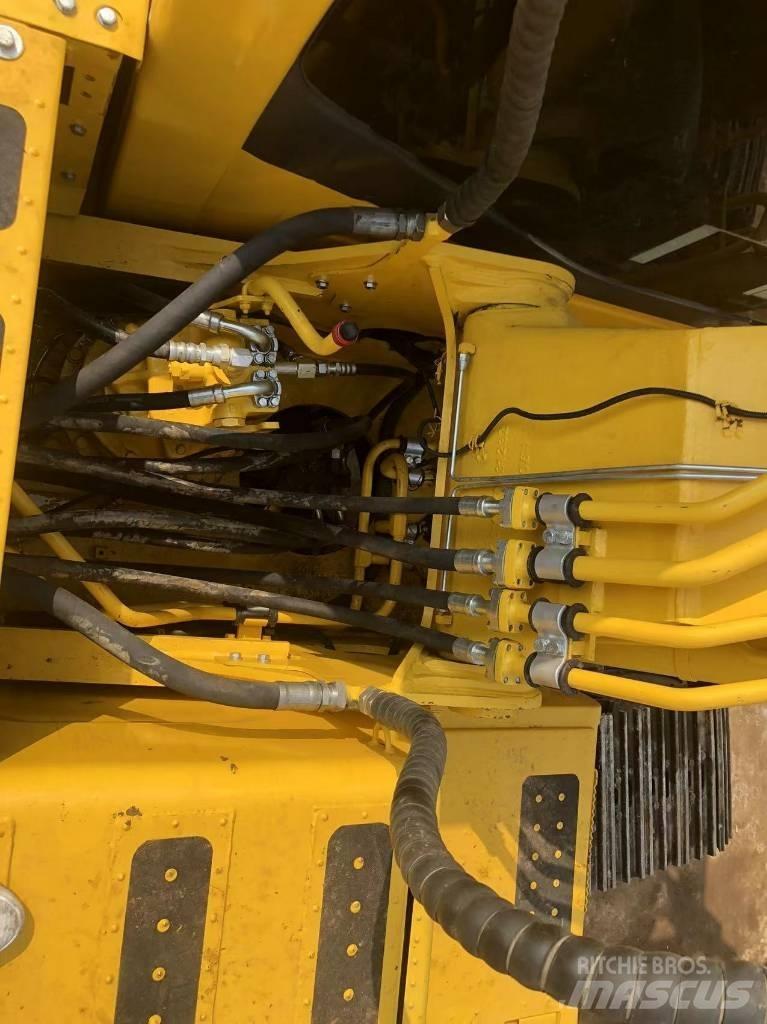 Komatsu PC200-8 Pásové rýpadlá