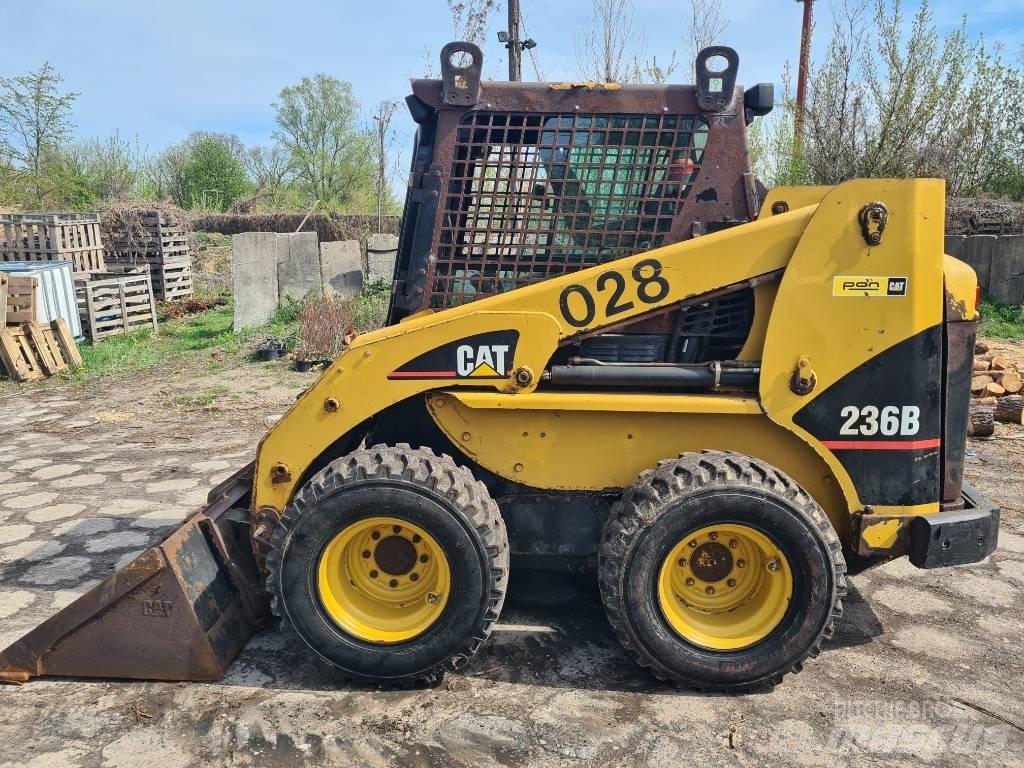 CAT 236 B Mininakladače
