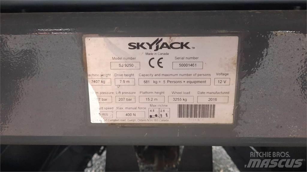 SkyJack 9250RT Nožnicové zdvíhacie plošiny
