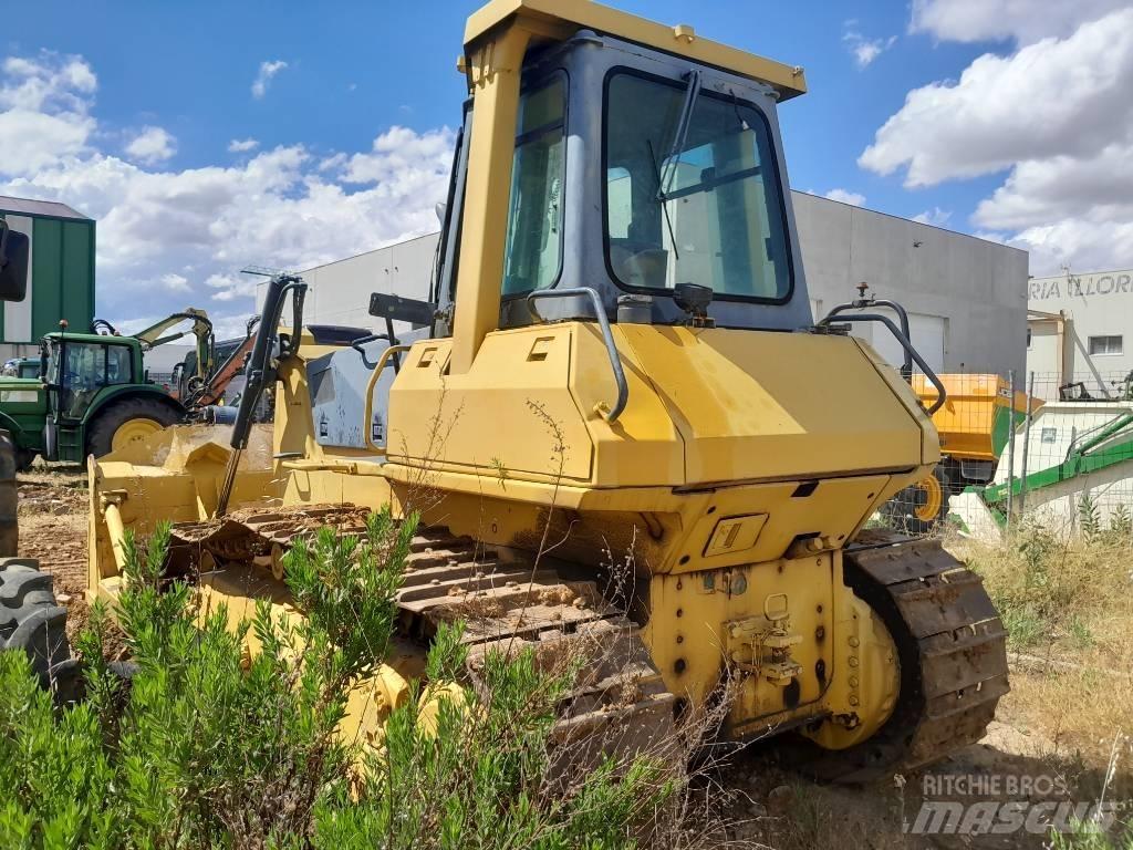 Komatsu D 65 E Pásové dozéry