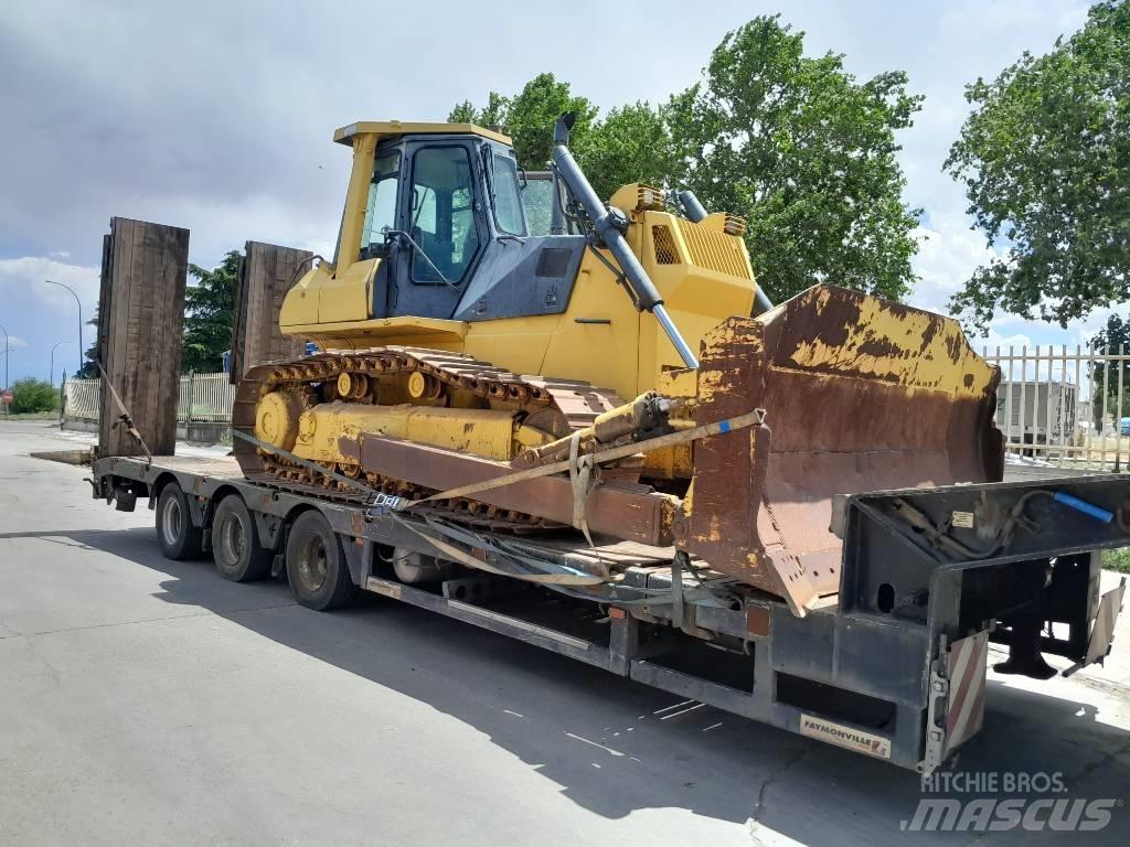 Komatsu D 65 E Pásové dozéry