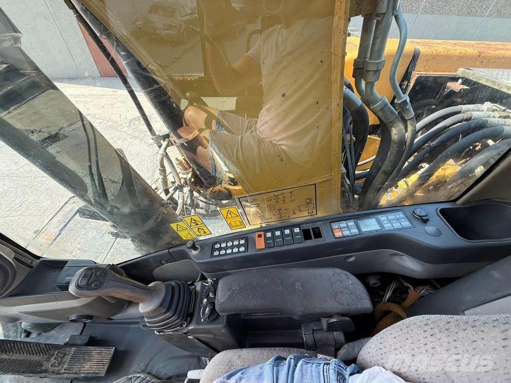 CAT M 322 D Kolesové rýpadlá