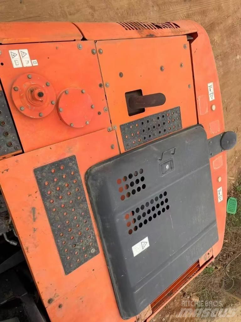 Hitachi ZX 200 Pásové rýpadlá