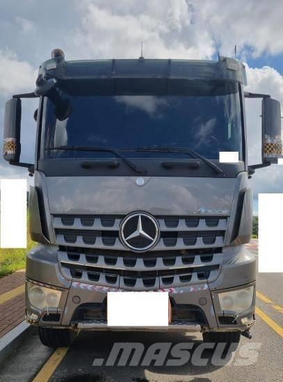 Mercedes-Benz 3951 Stavebné sklápače