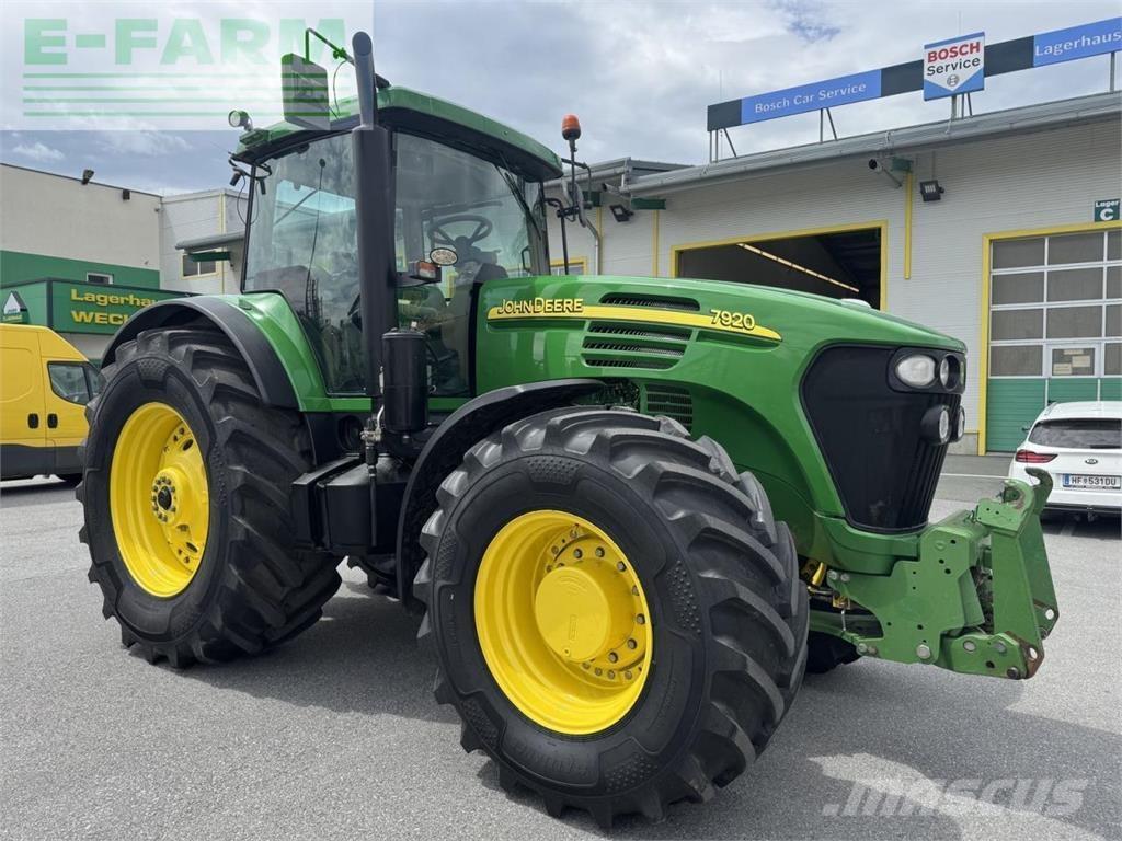 John Deere 7920 Traktory
