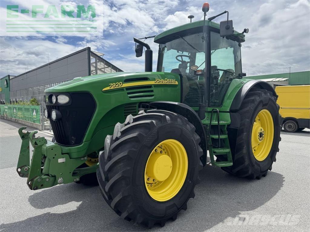 John Deere 7920 Traktory