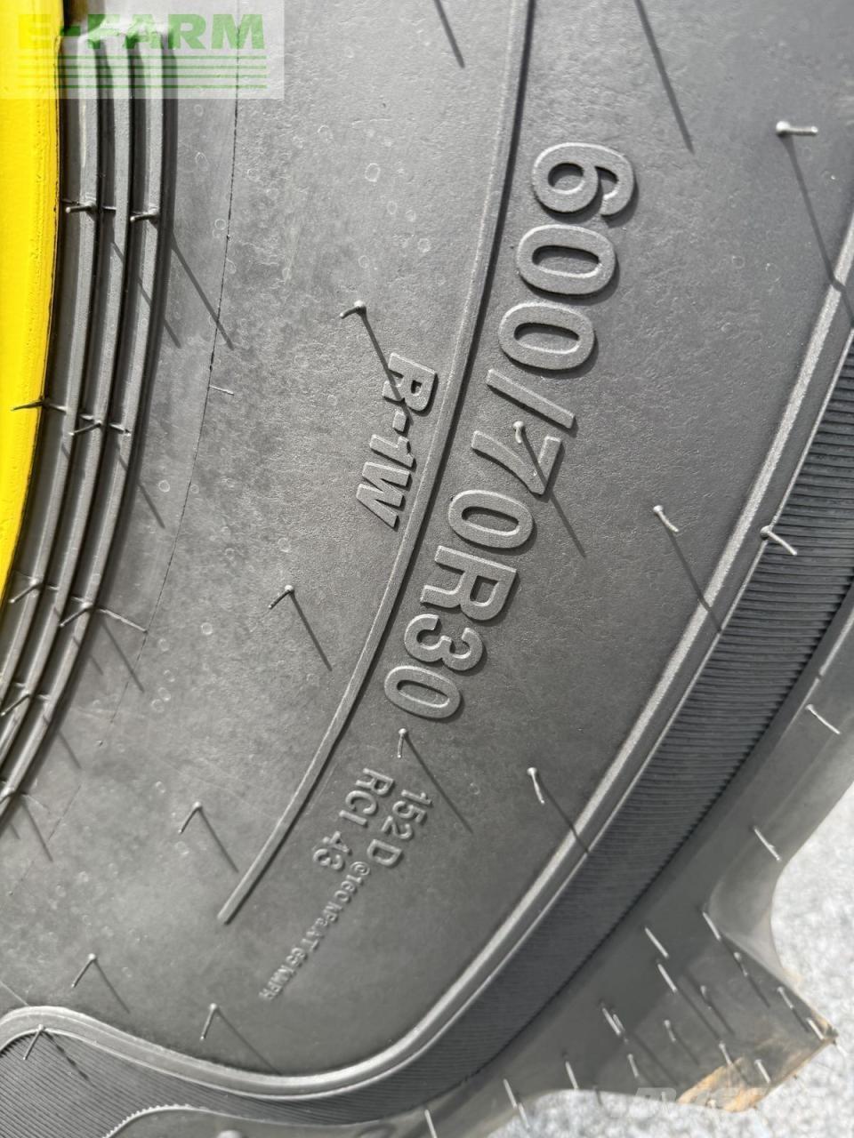 John Deere 7920 Traktory