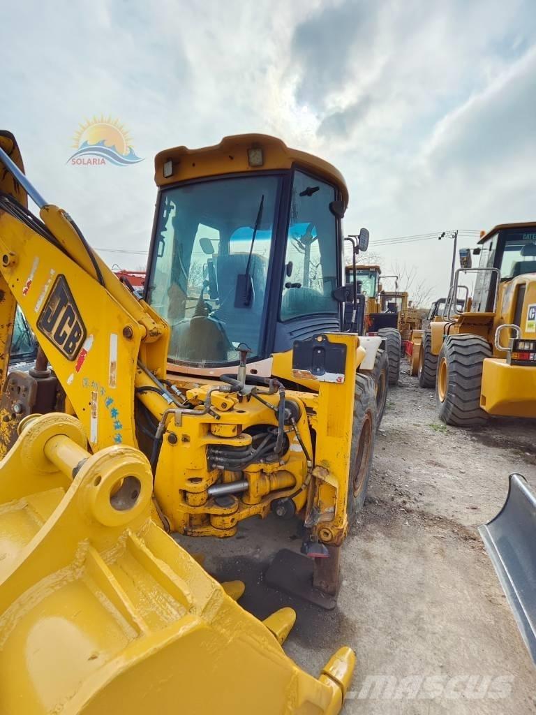 JCB 4CX Rýpadlo-nakladače