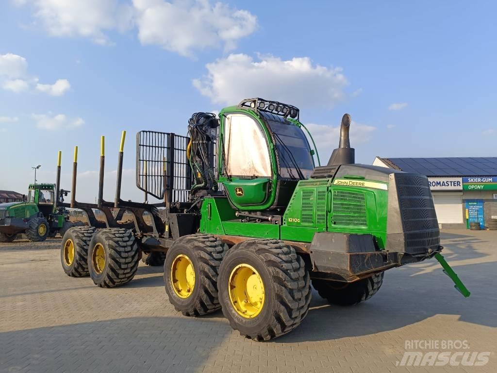 John Deere 1210 G Lesné traktory