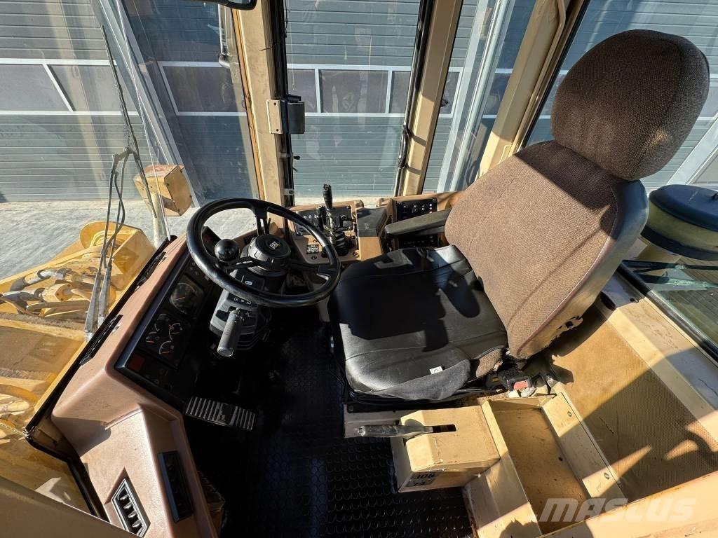CAT 938 F Kolesové nakladače