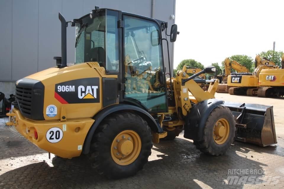 CAT 906M Kolesové nakladače