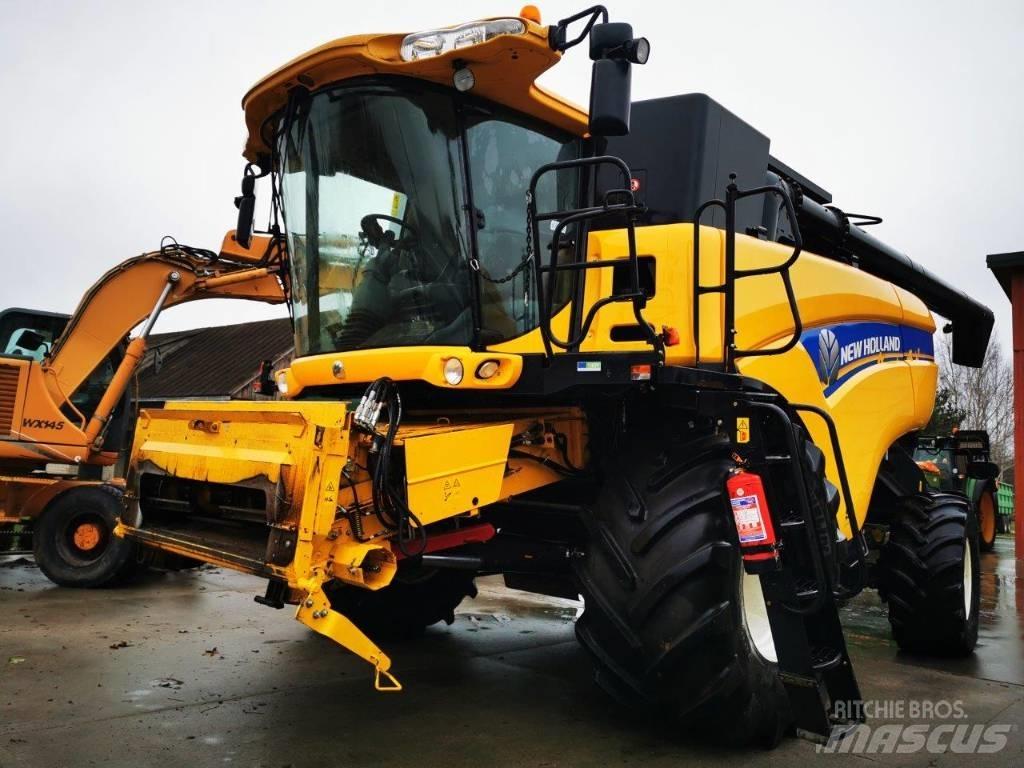 New Holland CX8070 Kombinované zberacie stroje