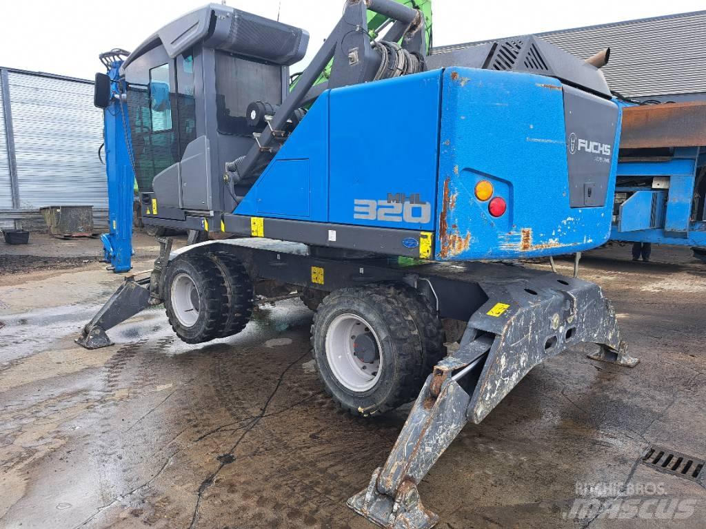 Fuchs MHL320F Stroje pre manipuláciu s odpadom