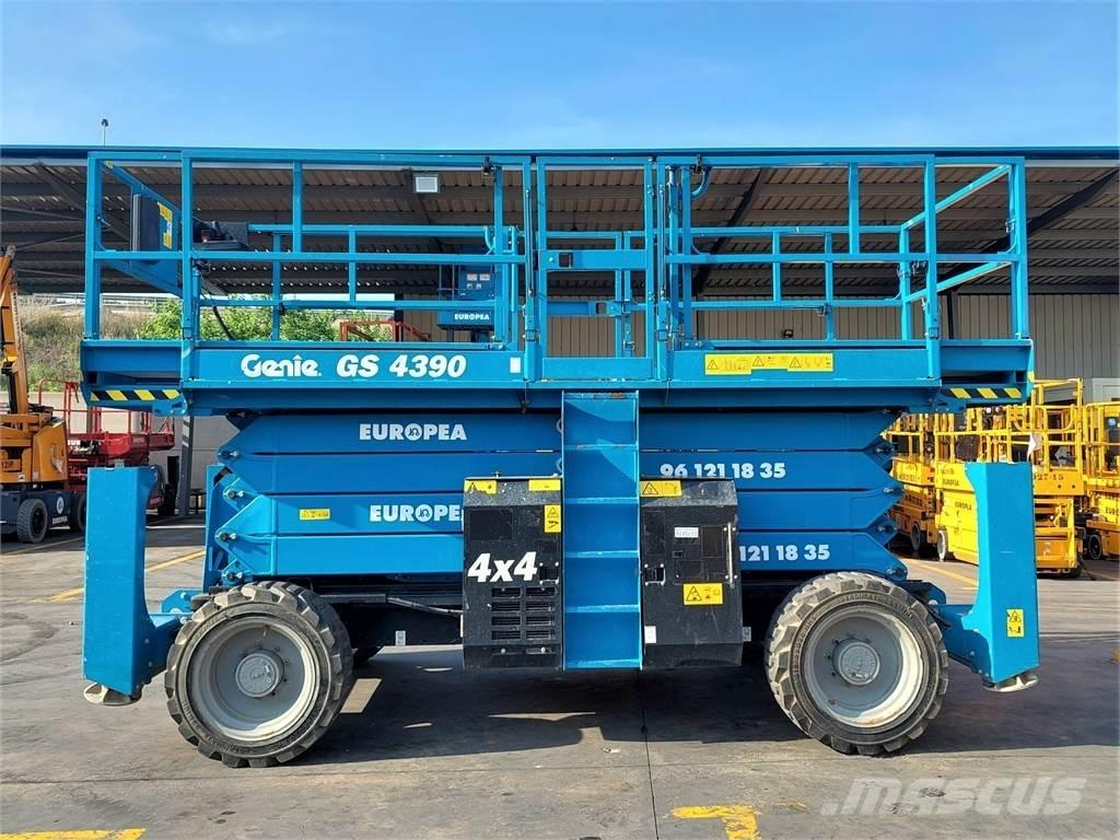 Genie GS4390 Nožnicové zdvíhacie plošiny