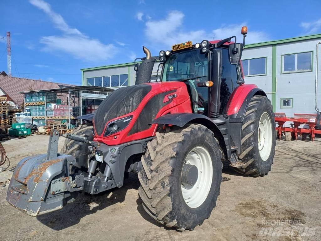 Valtra T 254 Traktory