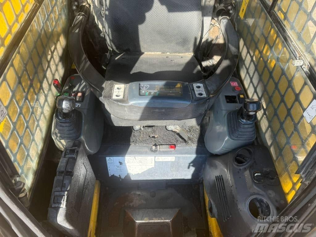 Komatsu SK 820-5 Šmykom riadené nakladače