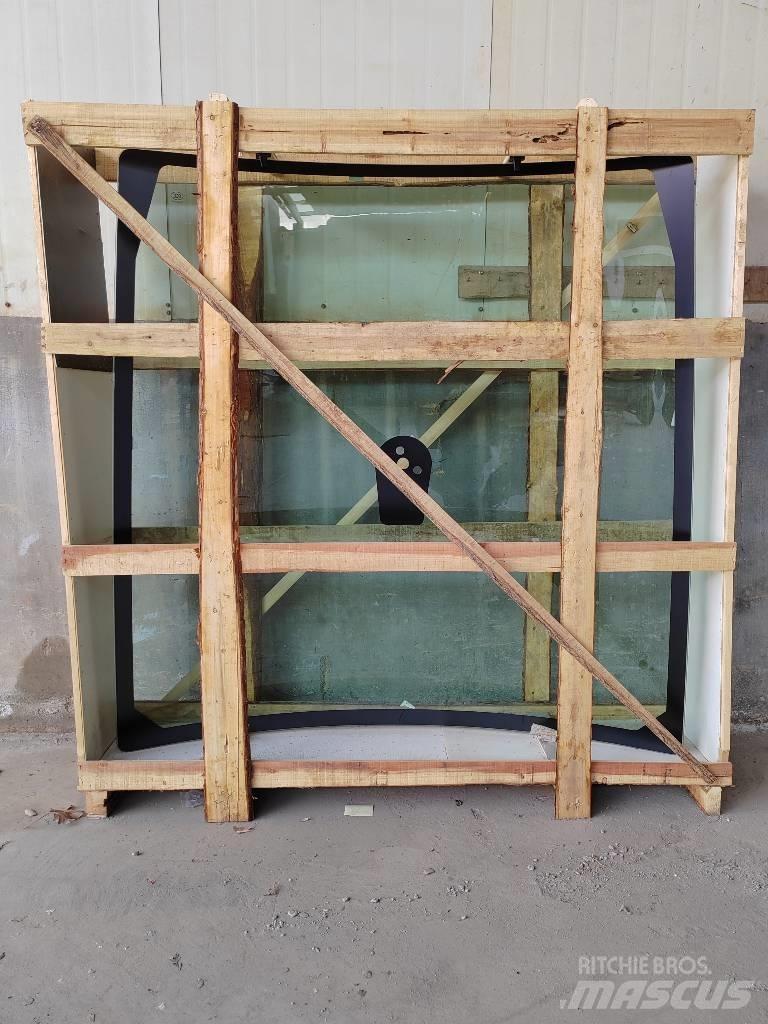 CLAAS Front window Kabíny a interiér
