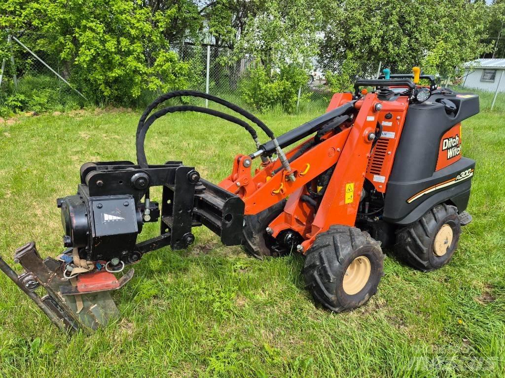 Ditch Witch R300 Rýhovače