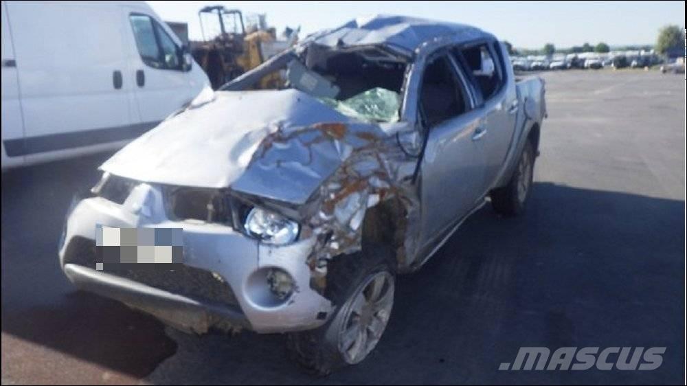 Mitsubishi L 200 3 Nakladacia/sklápacia bočnica