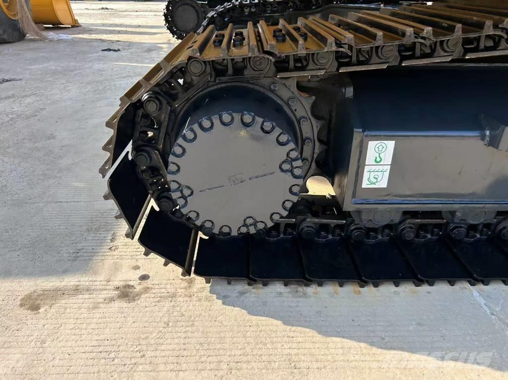 Komatsu 220 Pásové rýpadlá