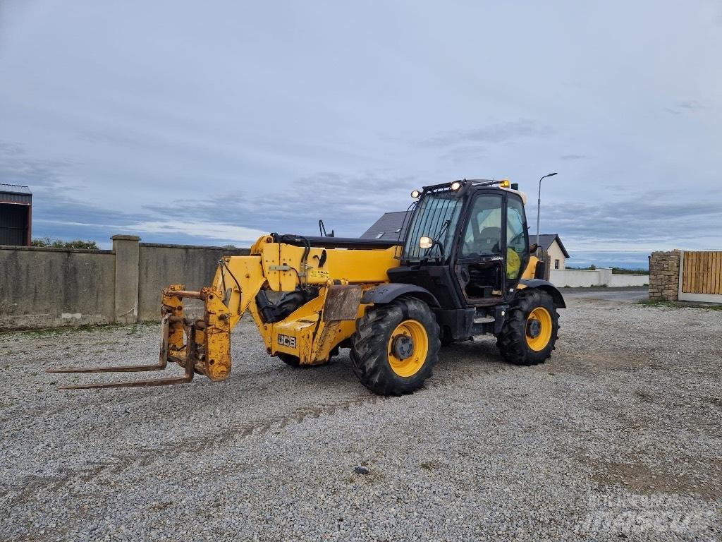 JCB 535140 Teleskopické manipulátory