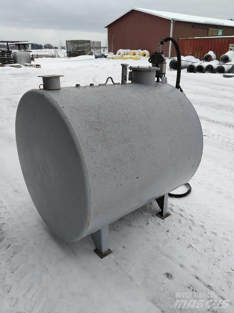  Farmarisäiliö 1300 L Ďalšie poľnohospodárske stroje
