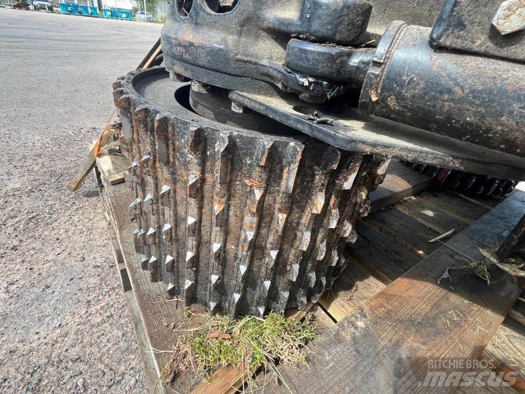 Komatsu S92 Žatevné hlavy