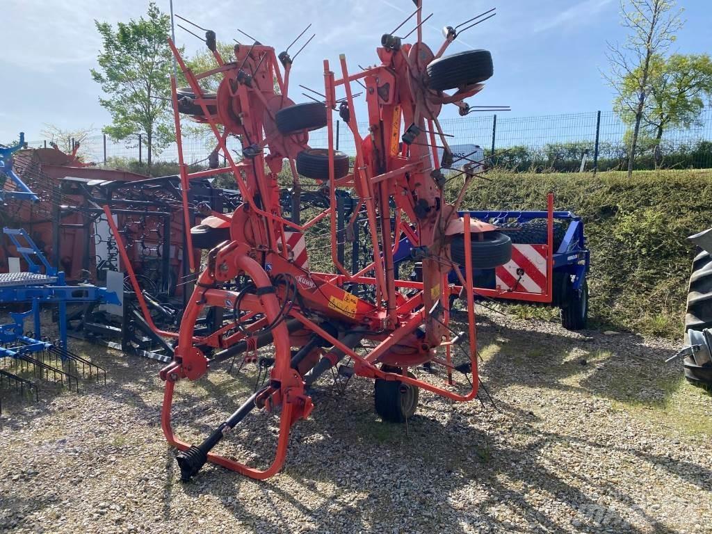 Kuhn GF8702 Obracače a zhrabovače sena