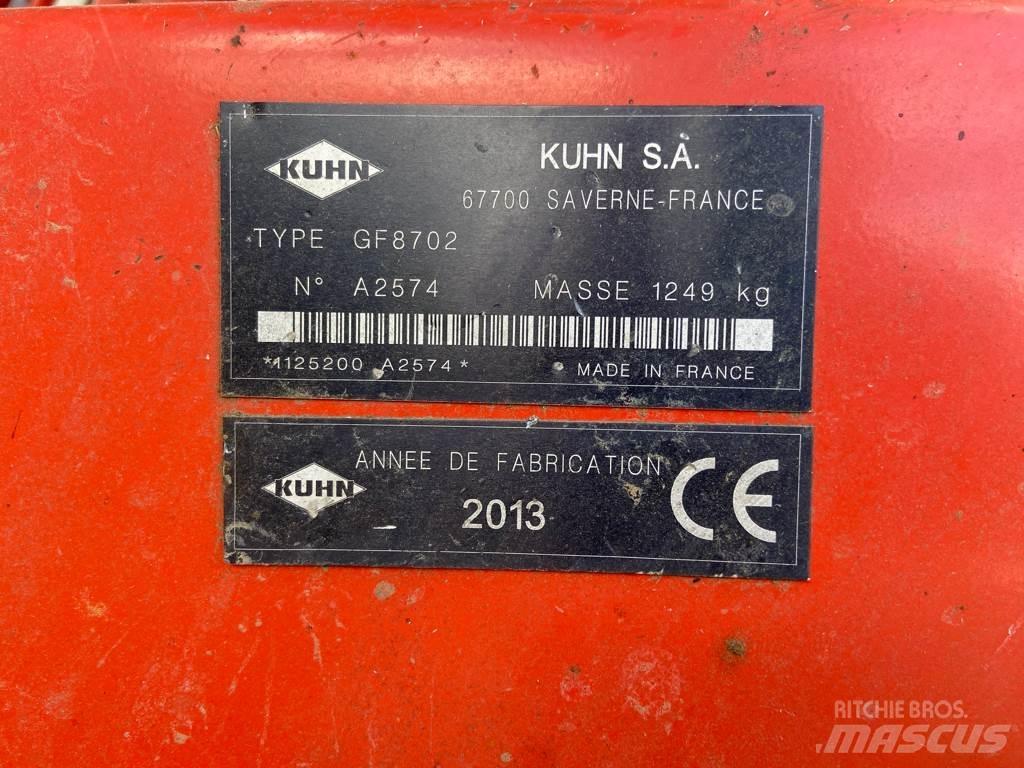 Kuhn GF8702 Obracače a zhrabovače sena