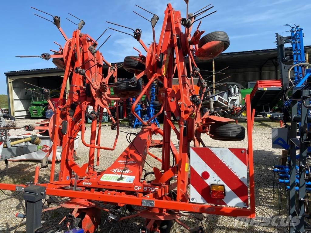 Kuhn GF8702 Obracače a zhrabovače sena