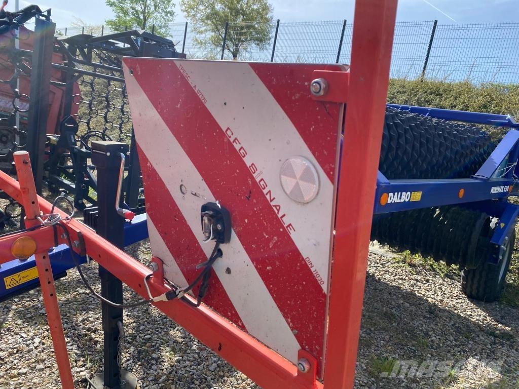 Kuhn GF8702 Obracače a zhrabovače sena