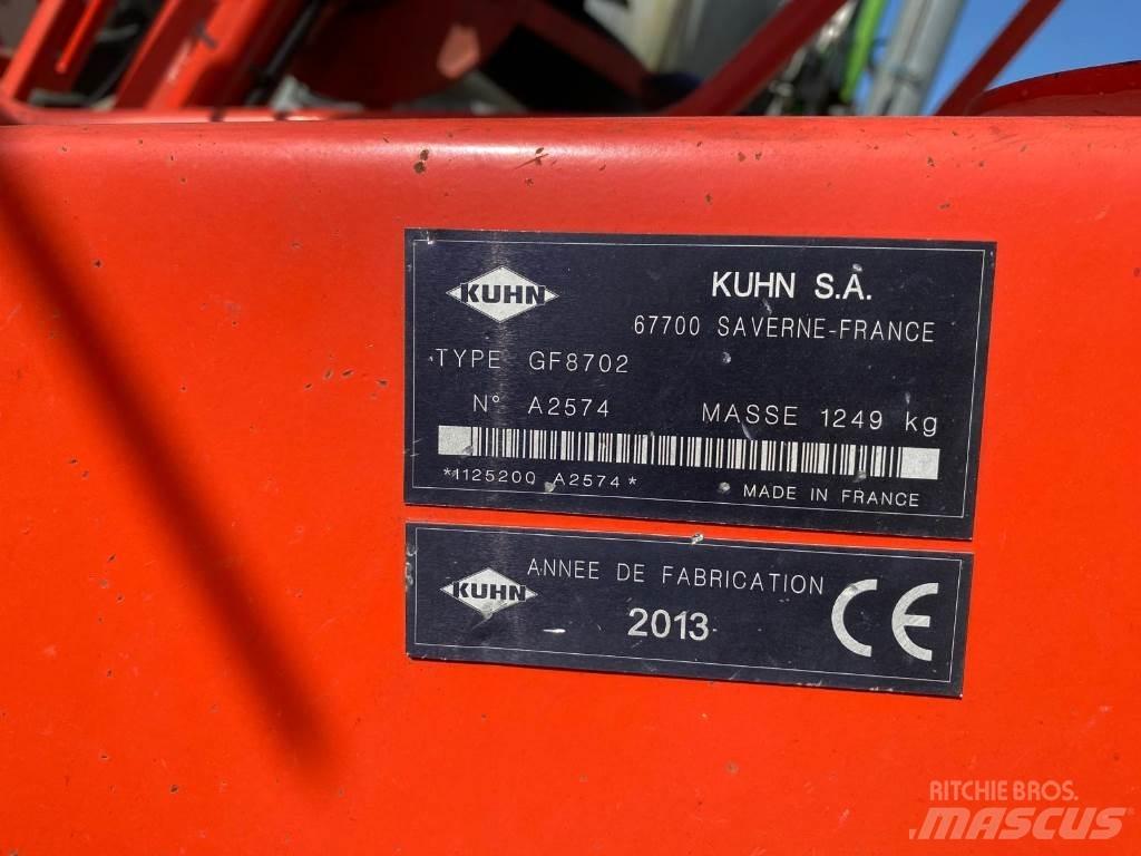 Kuhn GF8702 Obracače a zhrabovače sena