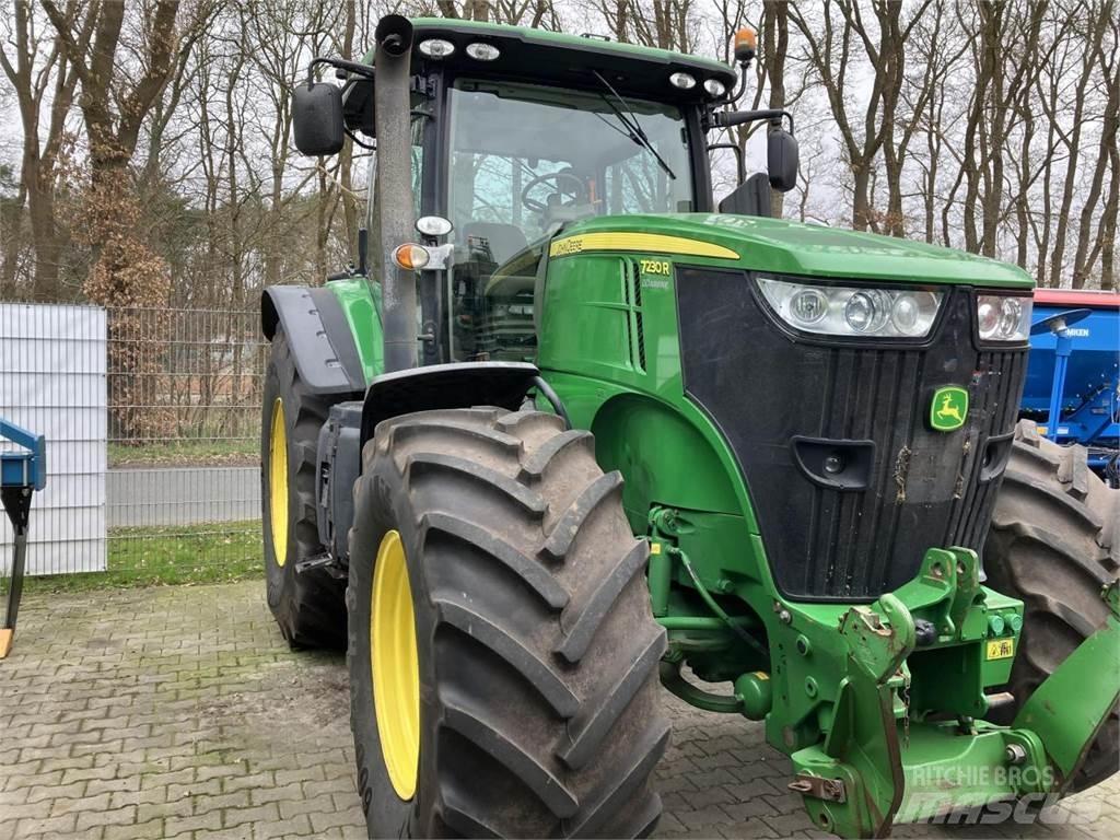 John Deere 7230R Traktory