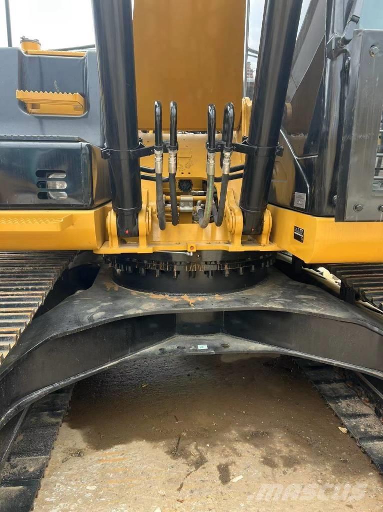 CAT 320 Pásové rýpadlá