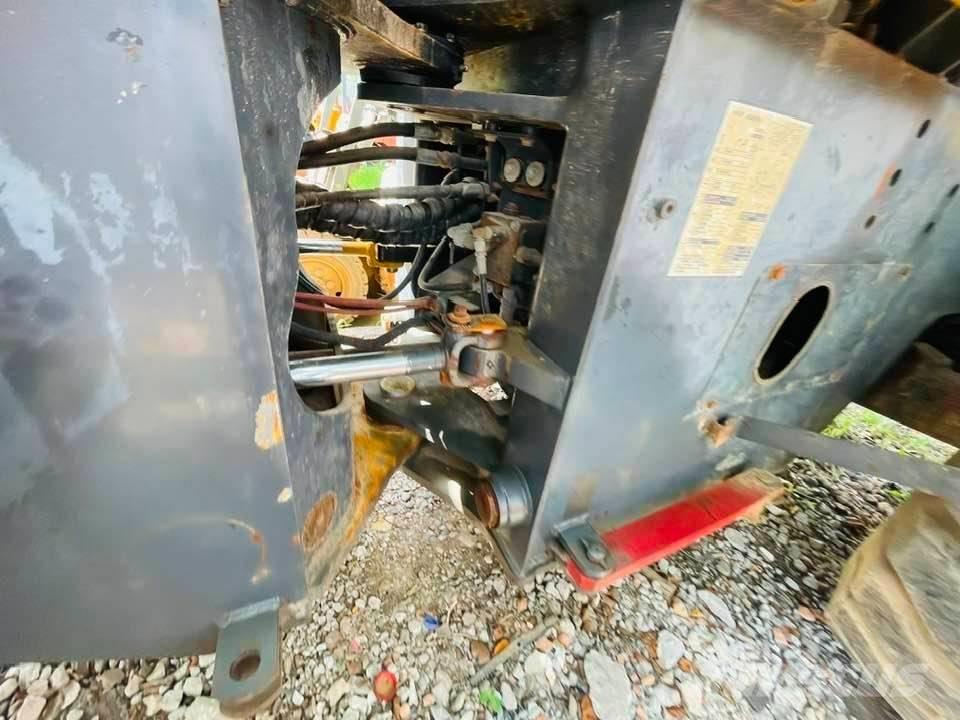 Komatsu WA320 Kolesové nakladače