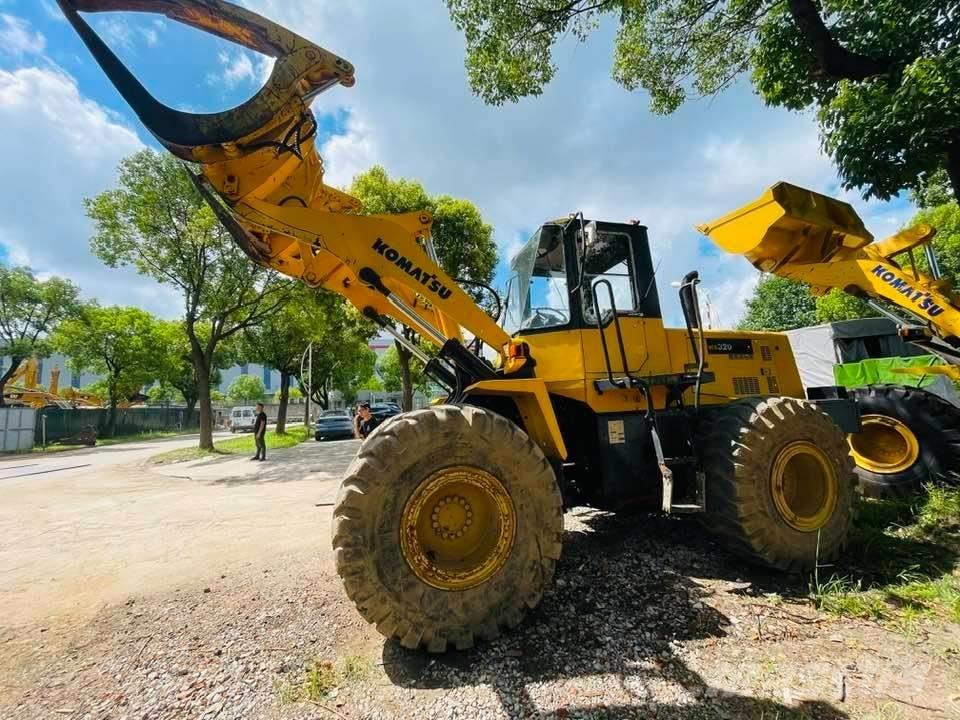 Komatsu WA320 Kolesové nakladače