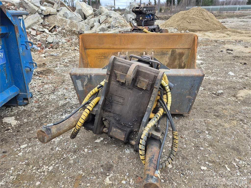 CAT 320D LRR Pásové rýpadlá