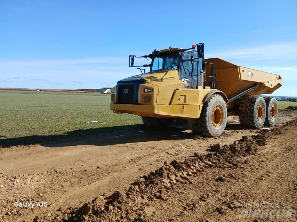 CAT 745 Kĺbové nákladné autá
