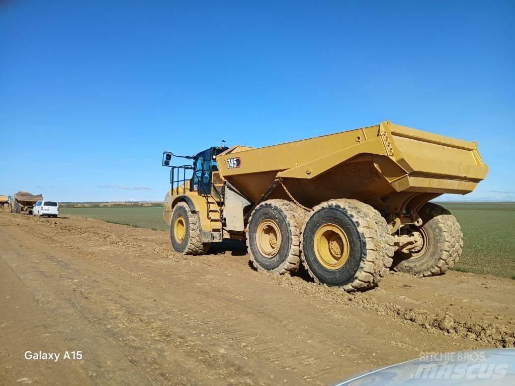 CAT 745 Kĺbové nákladné autá