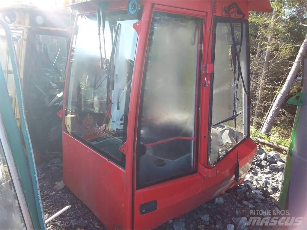 Komatsu 895 Kabíny a interiér