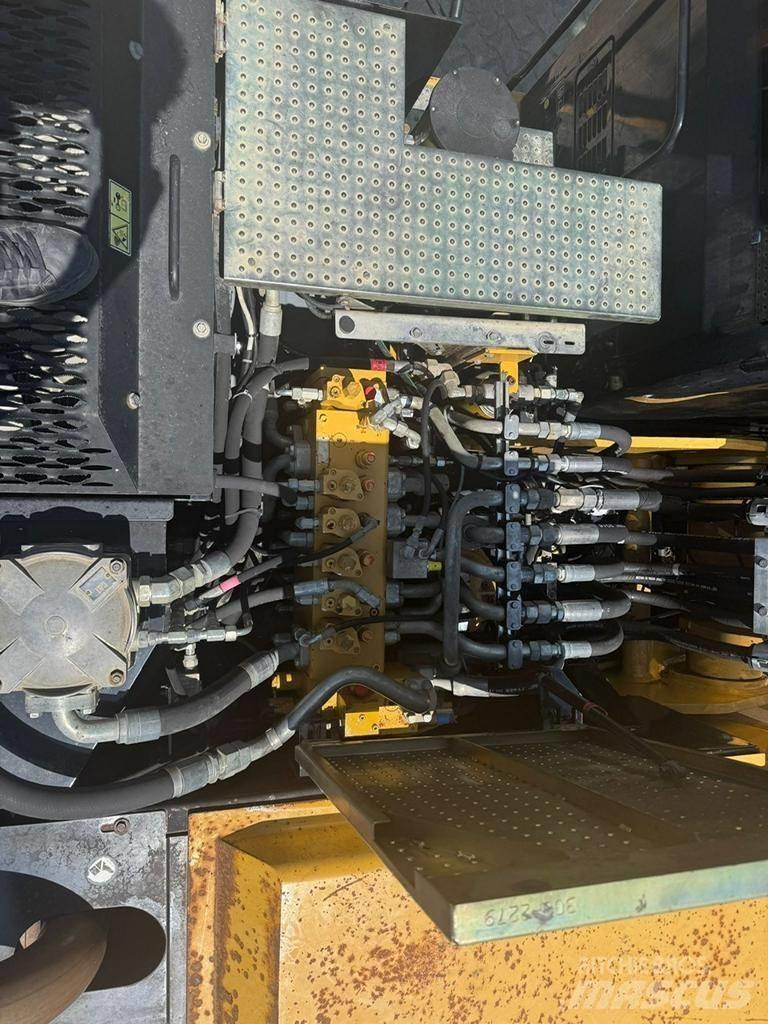 CAT M 318 D Kolesové rýpadlá