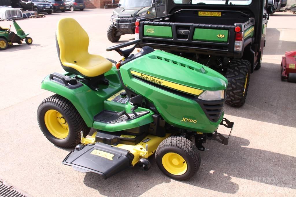 John Deere X 590 Samochodné kosačky