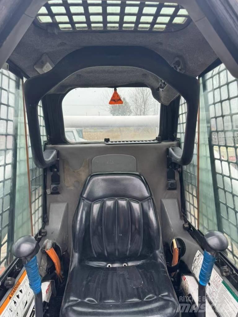 Bobcat S 300 Šmykom riadené nakladače