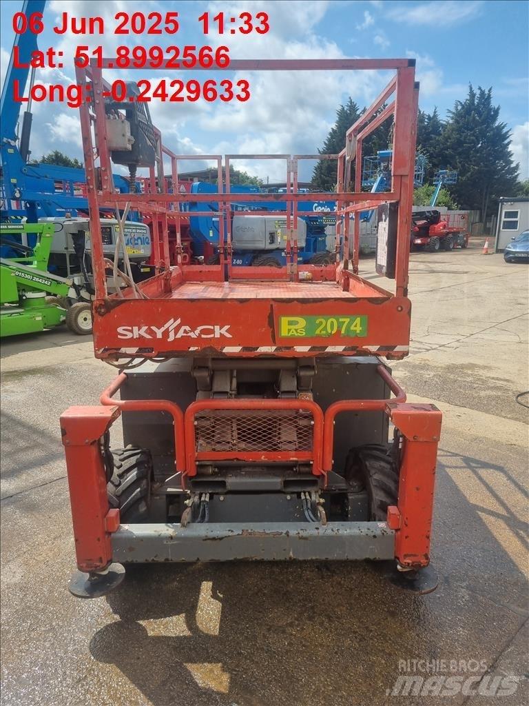 SkyJack SJ 6832 RT Nožnicové zdvíhacie plošiny